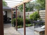 Pergola met klimplanten